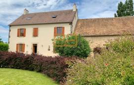 LA SUZE SUR SARTHE / Presbytère historique au grand calme avec grande dépendance, grand garage 