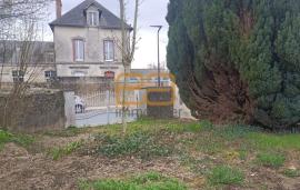 MAROLLES LES BRAULTS / Maison centre de Marolles les Braults, avec parcelle constructible.