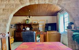 LA BAZOGE / Maison de ville sur sous-sol avec 3 chambres 