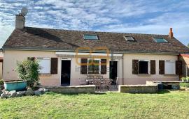 SAVIGNE L EVEQUE / Plein centre, maison quatre chambres dont deux de plain-pied