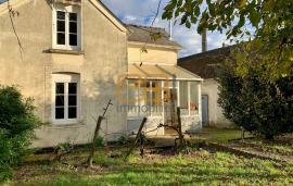 ALLONNES / Maison de bourg deux chambres, jardin, garage et atelier