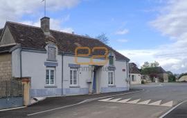 COURGAINS / Rare maison de plain-pied à 10 minutes de Marolles-les-Braults et d'Alençon