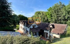 FERRIERE SUR BEAULIEU / Grande longère familiale au calme