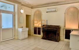 LE MANS / Secteur Du Pré/Rive Droite/Montoise. Appartement, cave et deux places de stationnement. 